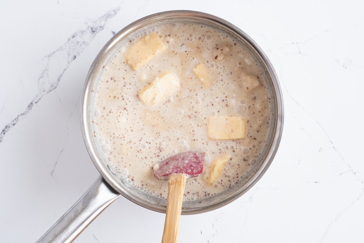 Mezclamos los ingredientes de la arepa dominicana