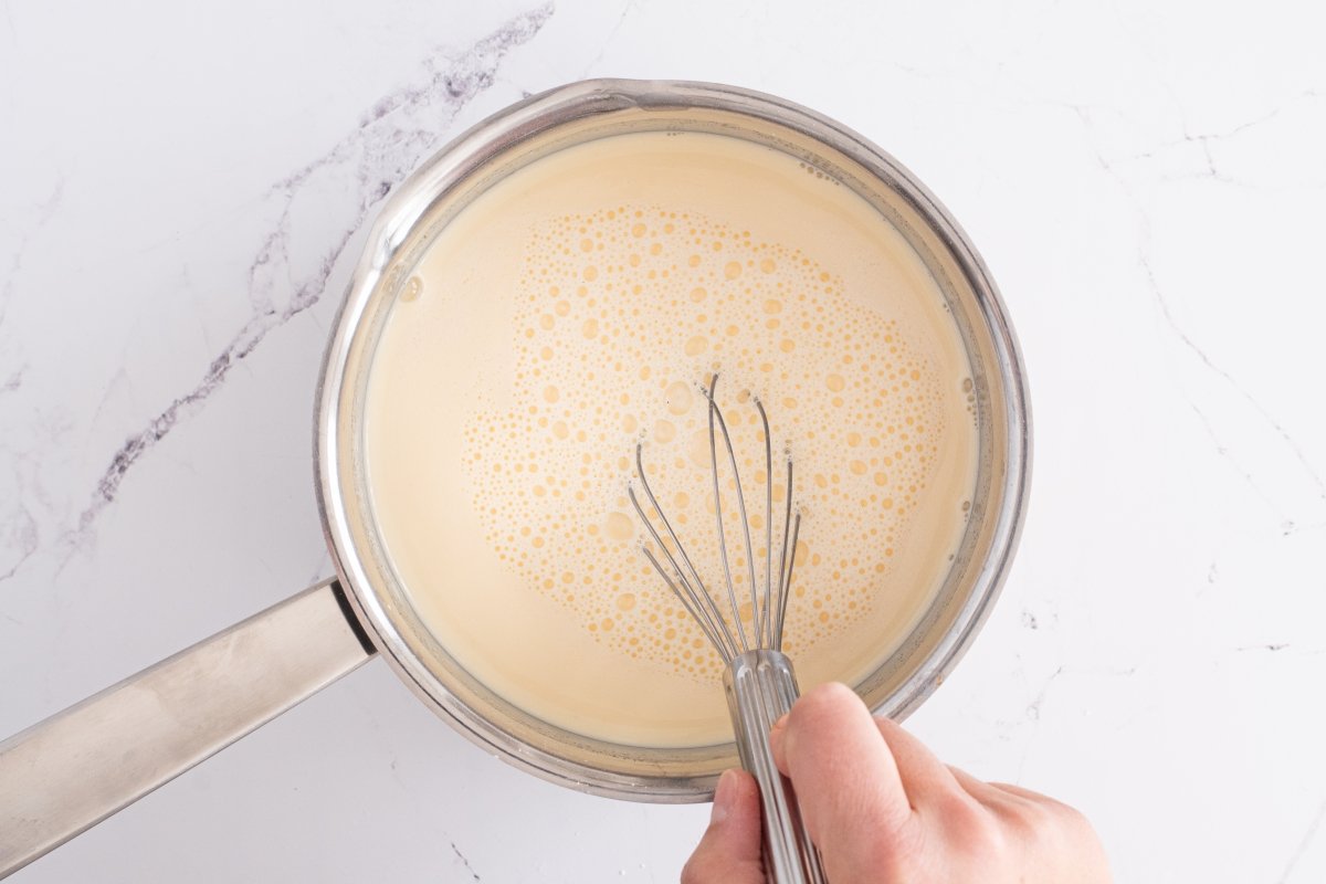 Mezclamos los ingredientes de la crema de la costrada de alcalá