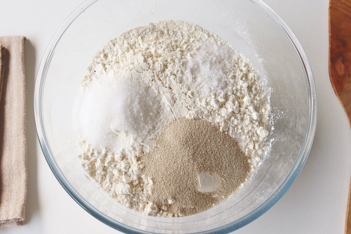 Mix the dry ingredients for the cheese bread in a bowl.
