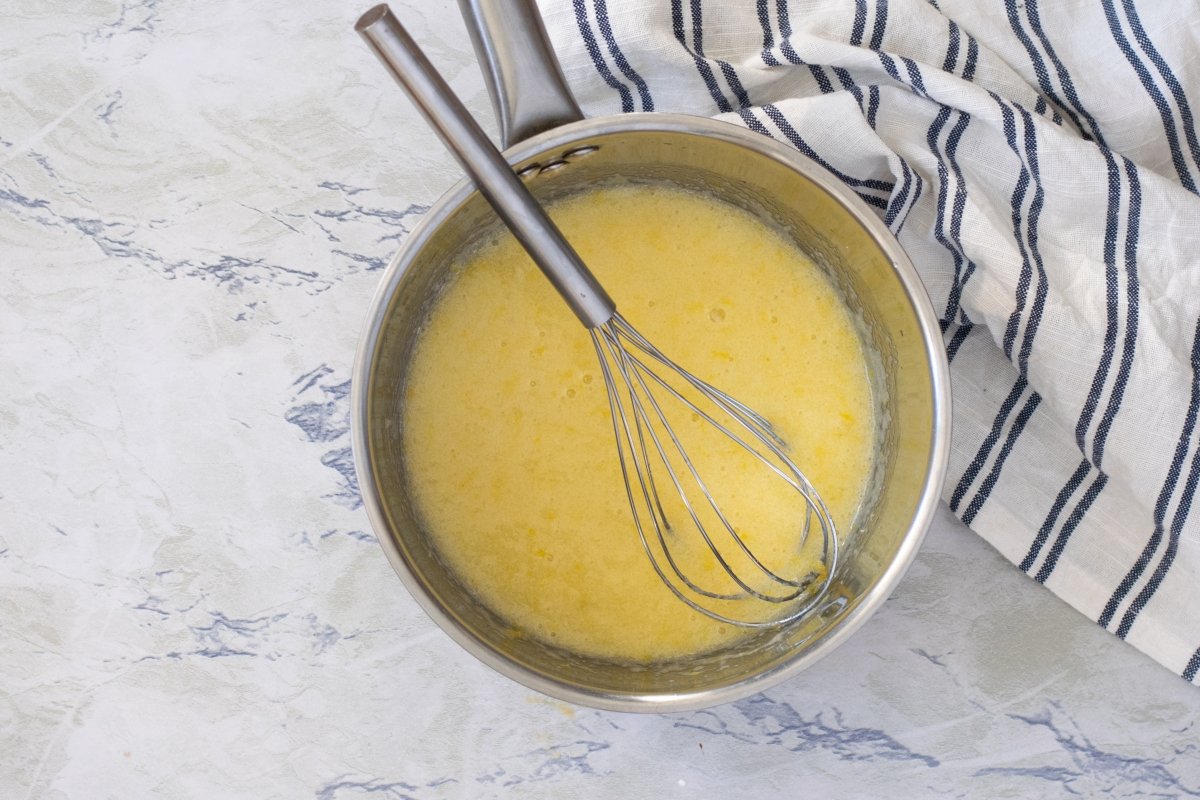 mezclar ingredientes crema tarta de queso y limón al horno