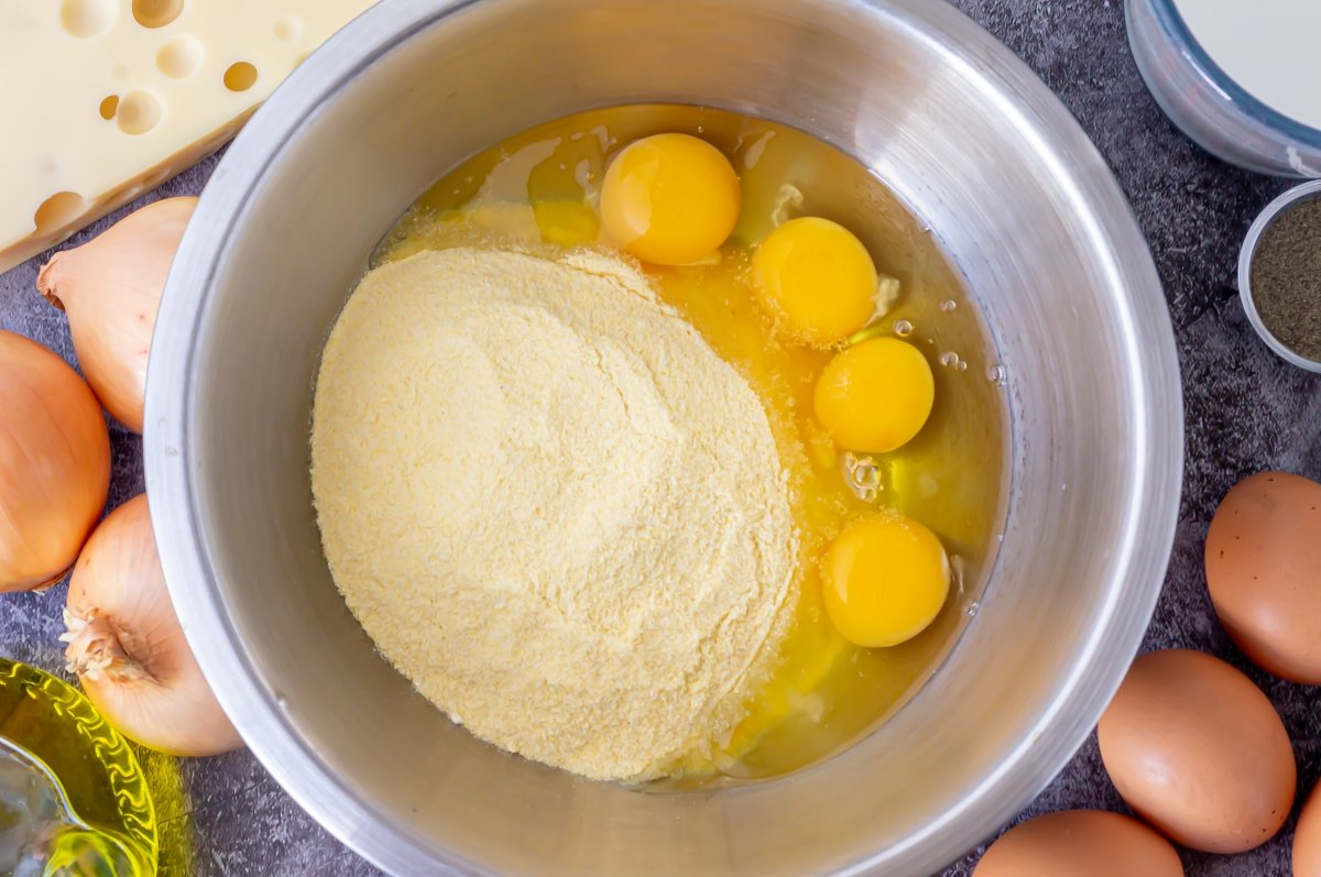 Mix the eggs with the cornmeal