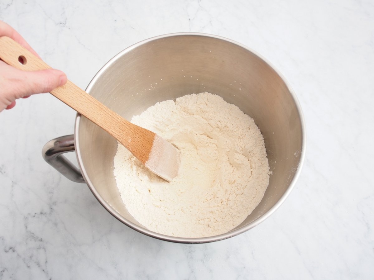 Mezclar los ingredientes secos para la proia de Pontedeume