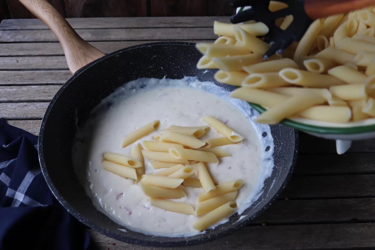 Macarrones con bechamel y jamón cocido 9 mezclar los macarrones con la bechamel *