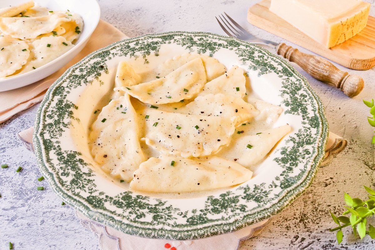 Mezzelune relleno de ricotta y trufa