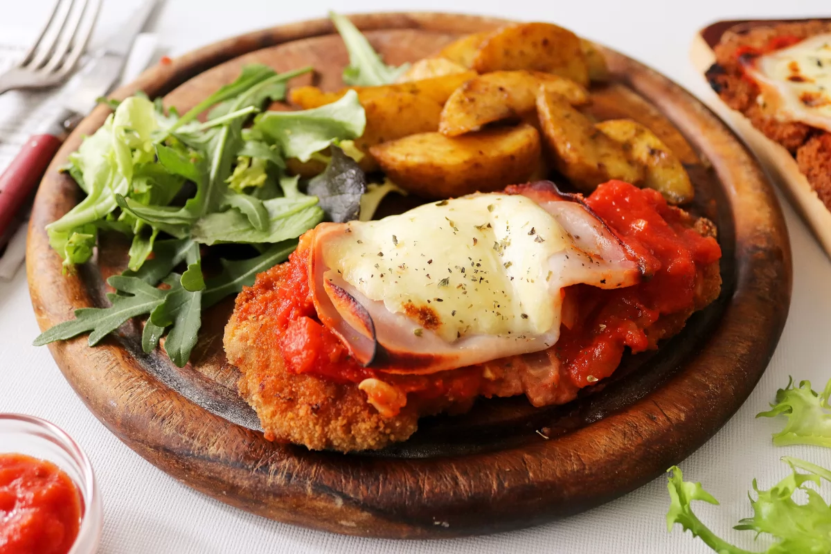 Milanesa a la napolitana 1 Milanesa a la napolitana cortada