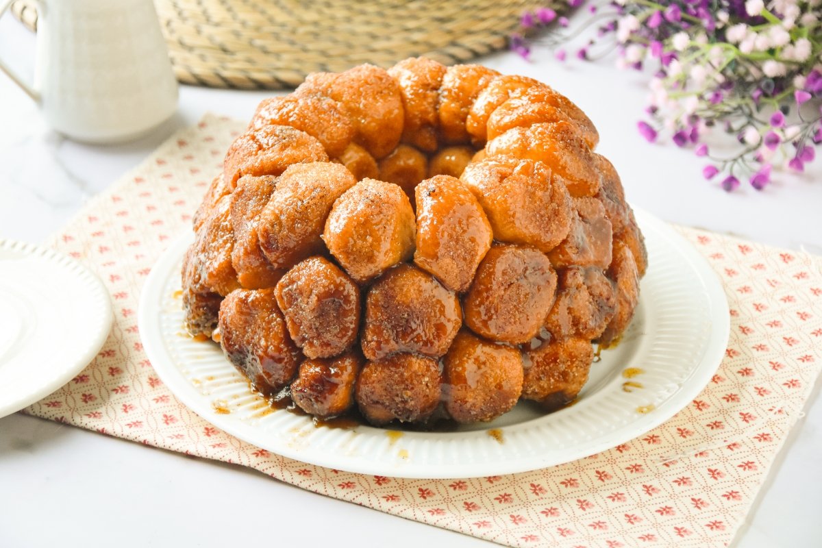 Monkey bread o pan de mono listo para comer