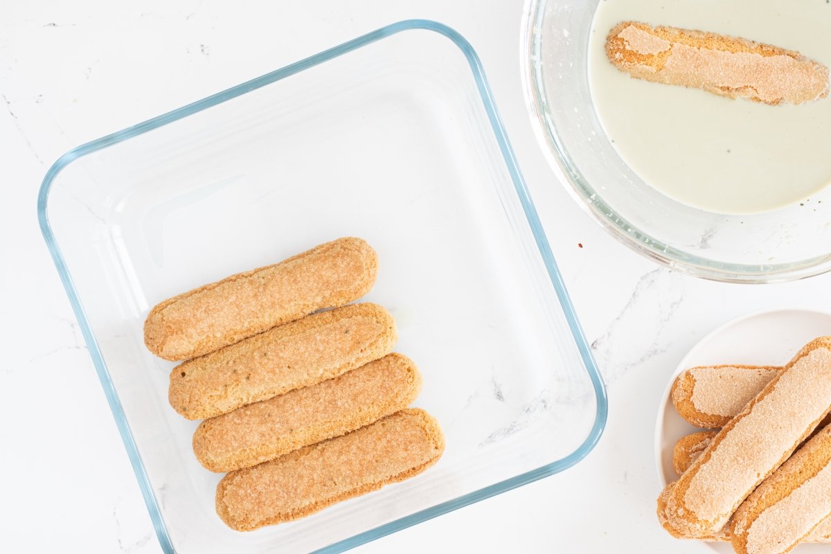 Montamos el tiramisú de té matcha