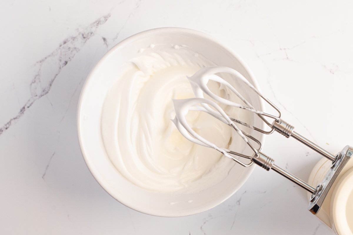 Montamos las claras de los aebleskiver