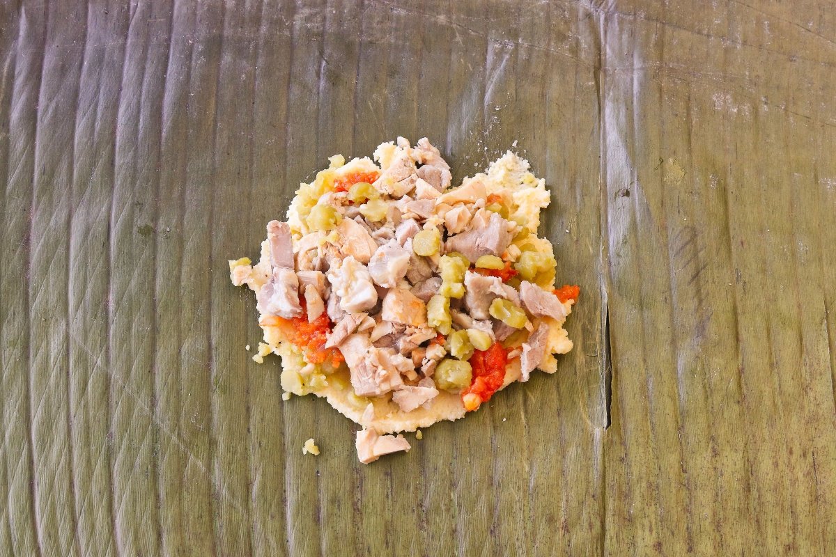 Montar los tamales colombianos