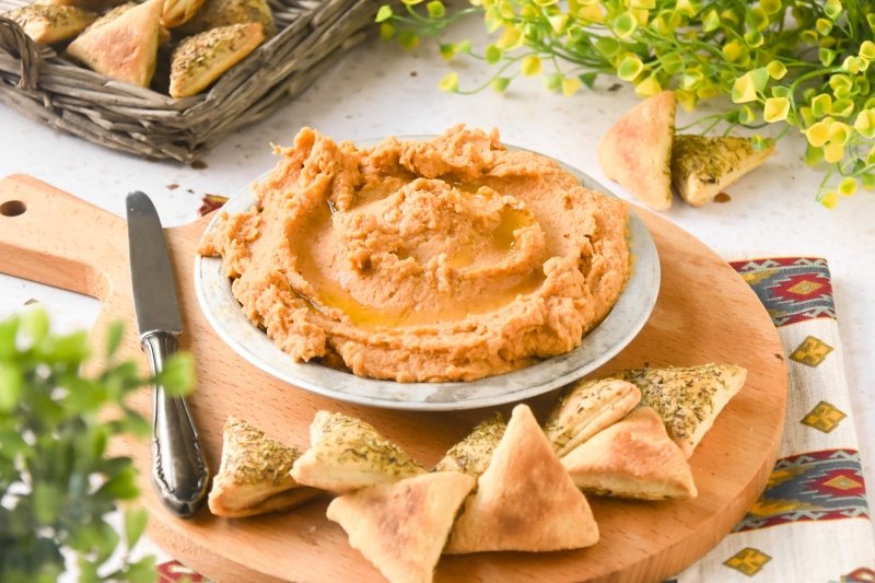 Adiós al hummus y al guacamole: 5 alternativas tradicionales para no dejar de mojar pan