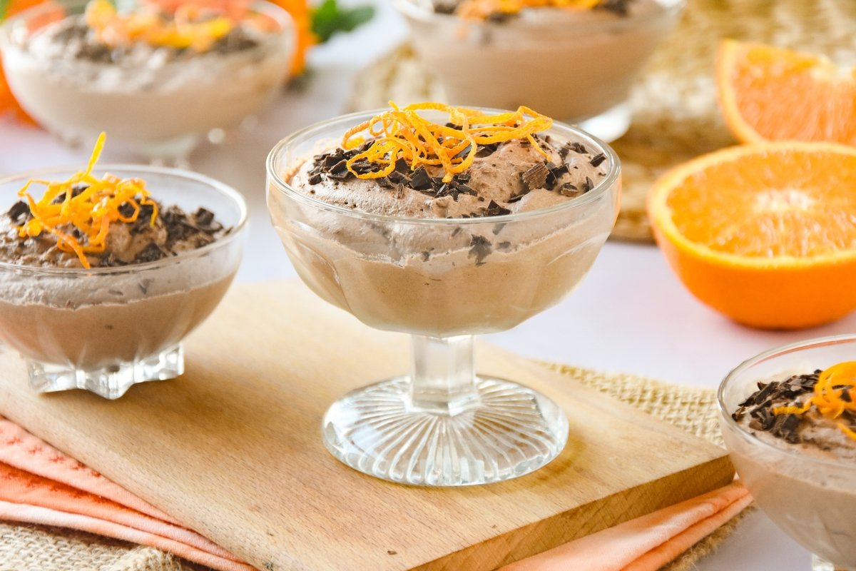 Mousse de chocolate a la naranja lista para comer