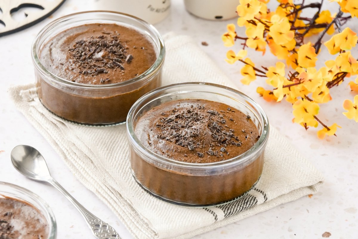 Mousse de chocolate negro lista para comer