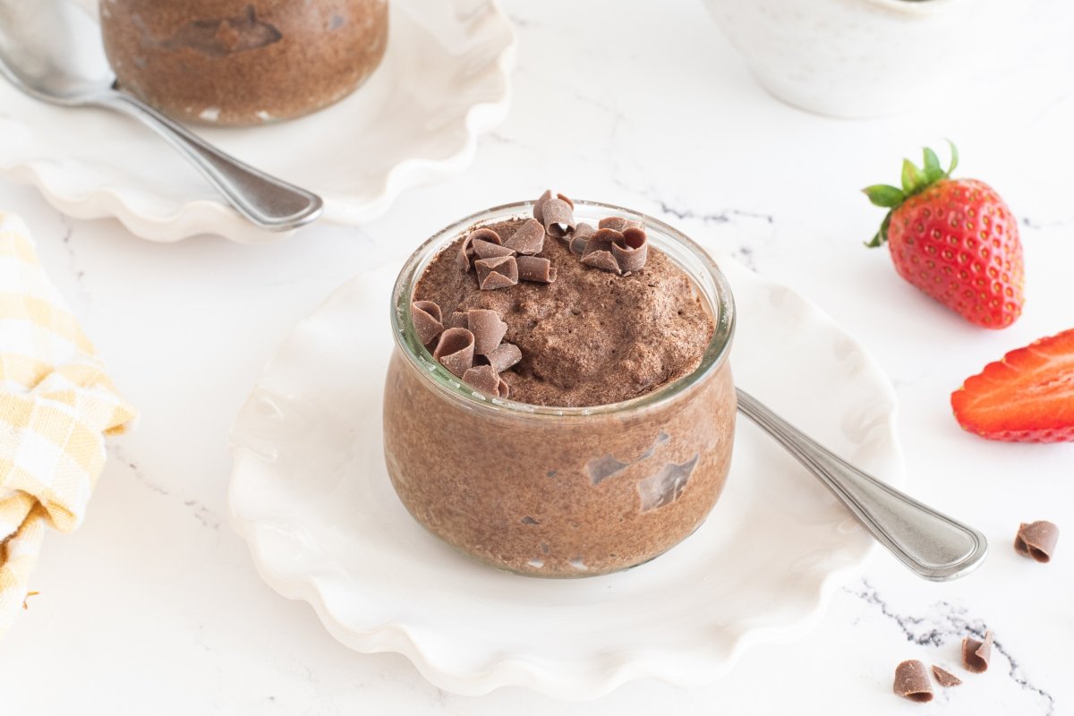 Mousse de chocolate vegana lista para servir