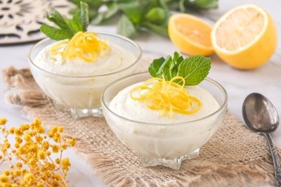 Mousse de limón con leche condensada