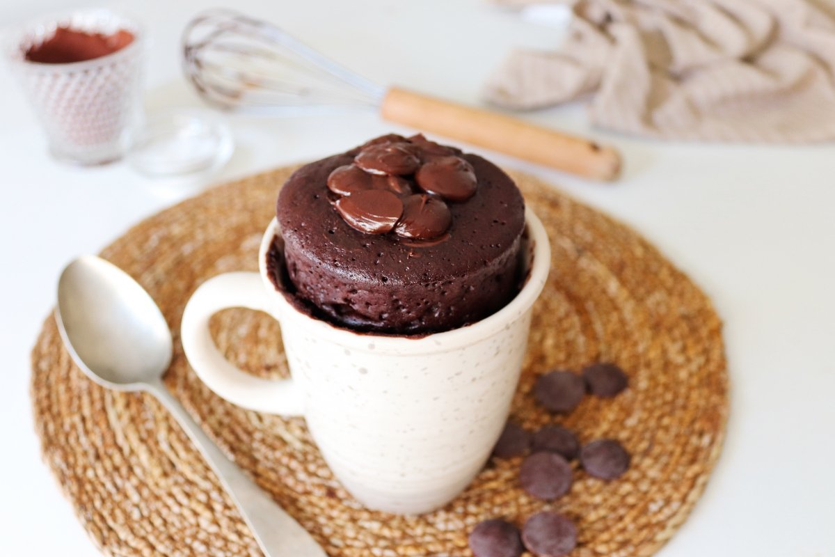 Mug cake de chocolate en microondas foto principal