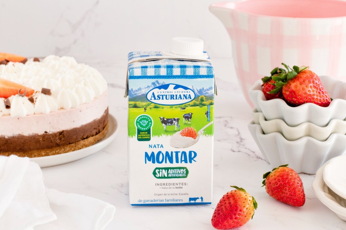 Nata para la tarta mousse de fresas con chocolate