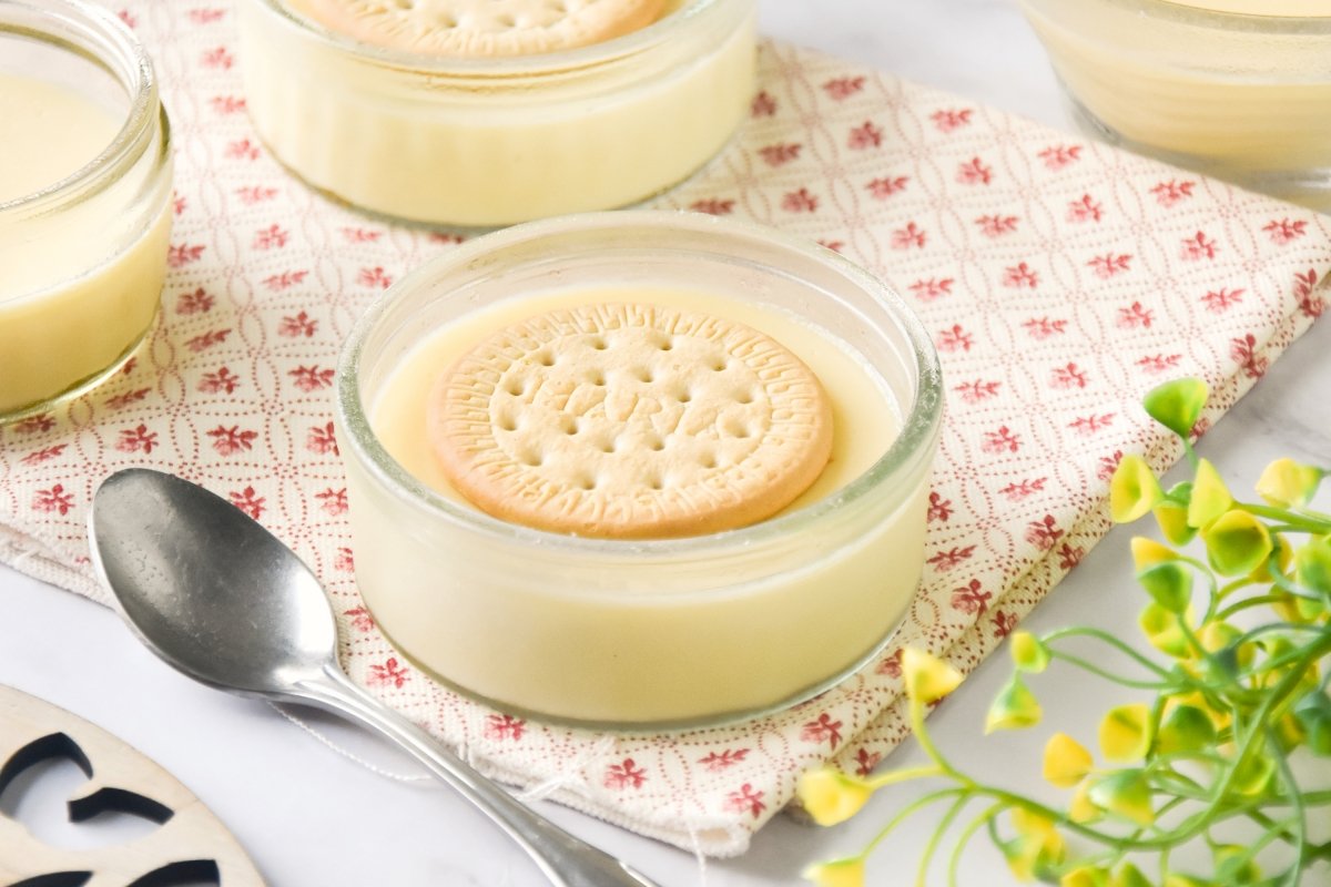 Natillas de chocolate blanco listas para comer