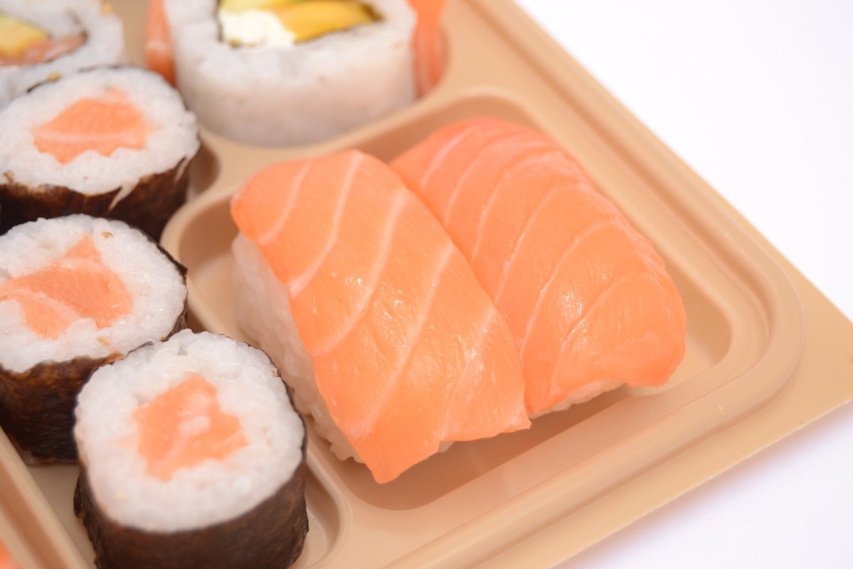 Nigiris de salmón del surtido de sushi de Mercadona