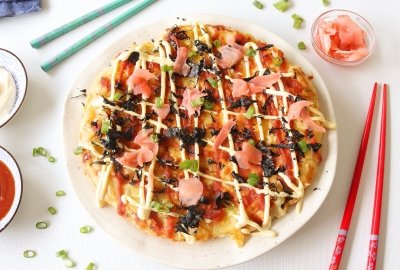 Okonomiyaki (pizza o tortilla japonesa)