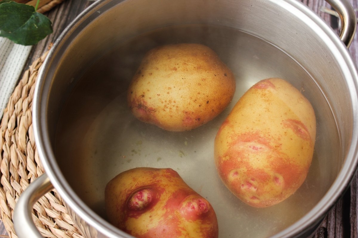 Pan with potatoes while they are cooking