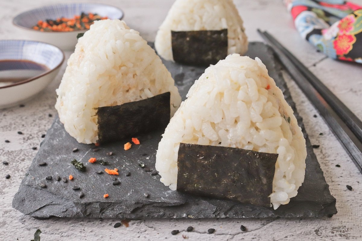 Onigiri con alga nori