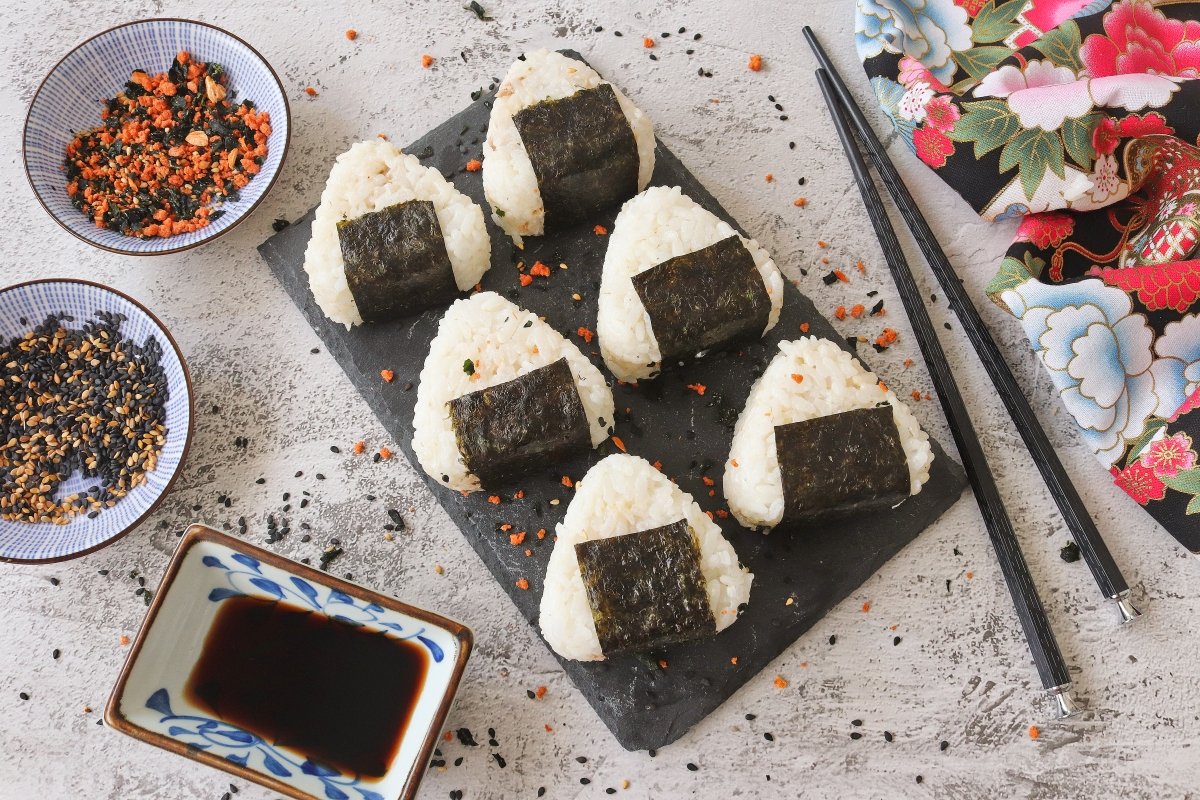 Onigiri de atún