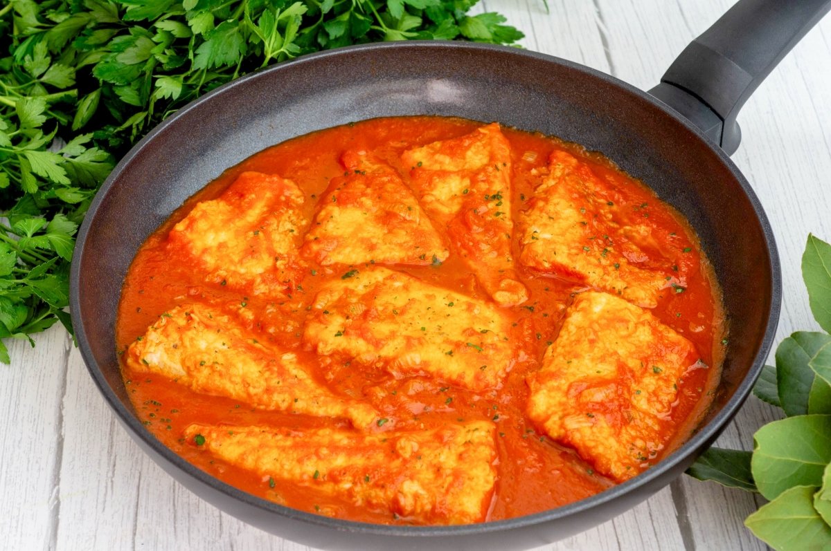 Palometa con tomate