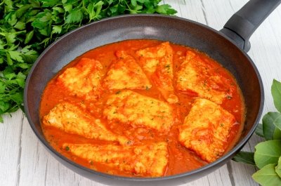 Palometa con tomate