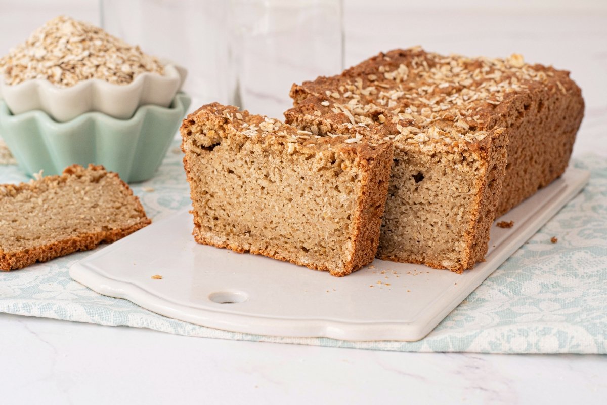 Pan de avena en el plato