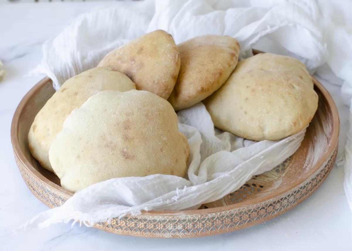 Panes de pita recien horneados