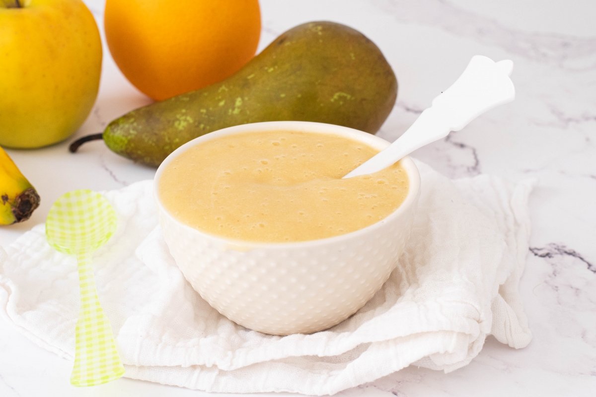 Papilla de frutas lista para servir