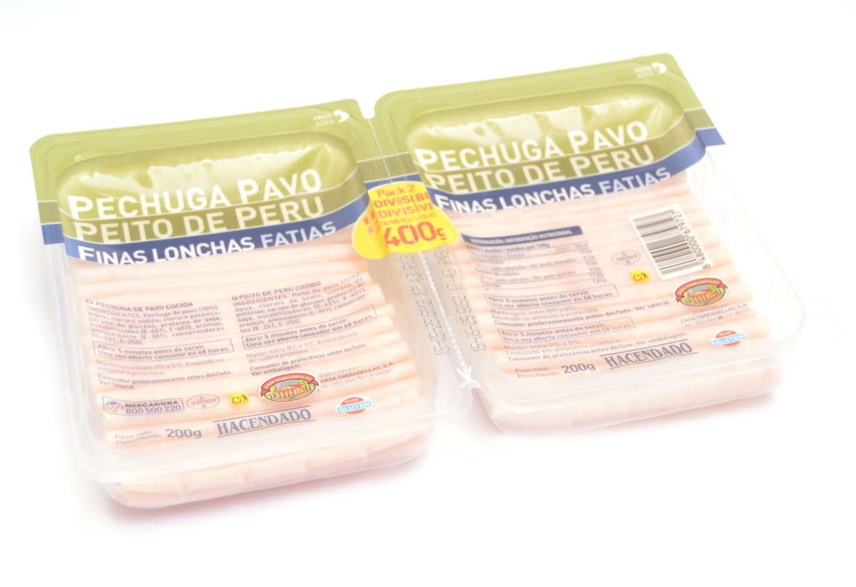 Paquetes de 200 g de pechuga de pavo Hacendado en pack indivisible