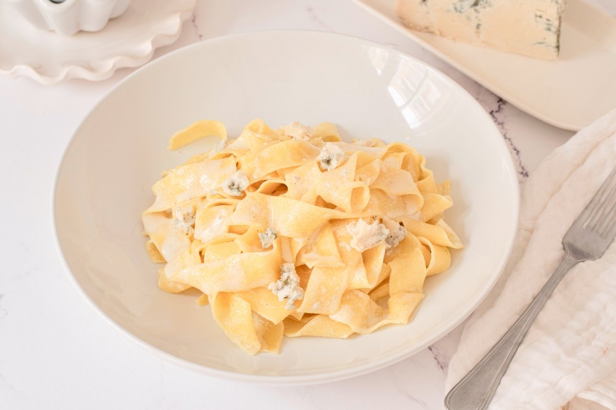 Pasta al gorgonzola lista para servir