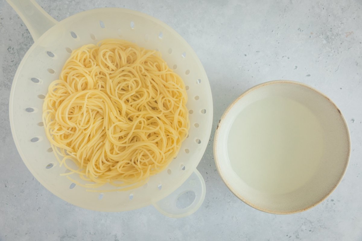 Pasta cocida para los spaghetti alle vongole