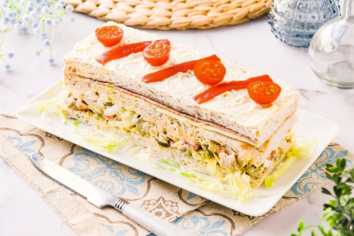 Pastel frío de pollo listo para comer