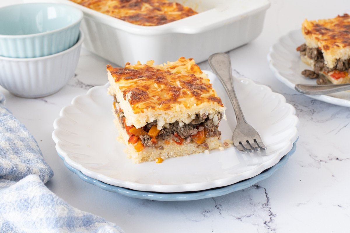 Pastelón de arroz en el plato