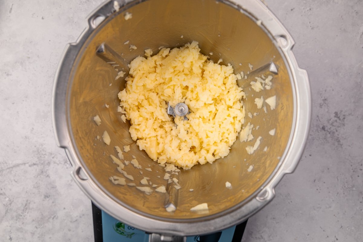 Patata picada para la ensaladilla rusa en Thermomix