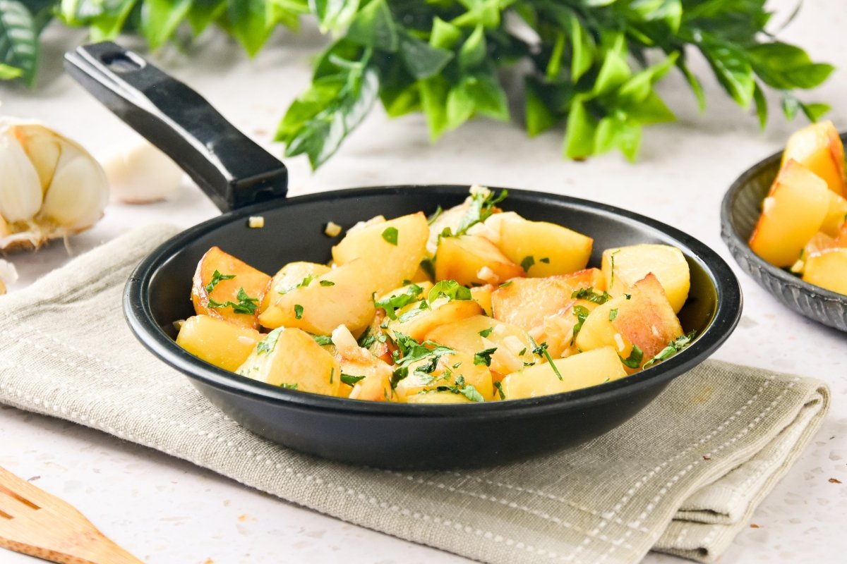 Patatas al ajillo listas para comer