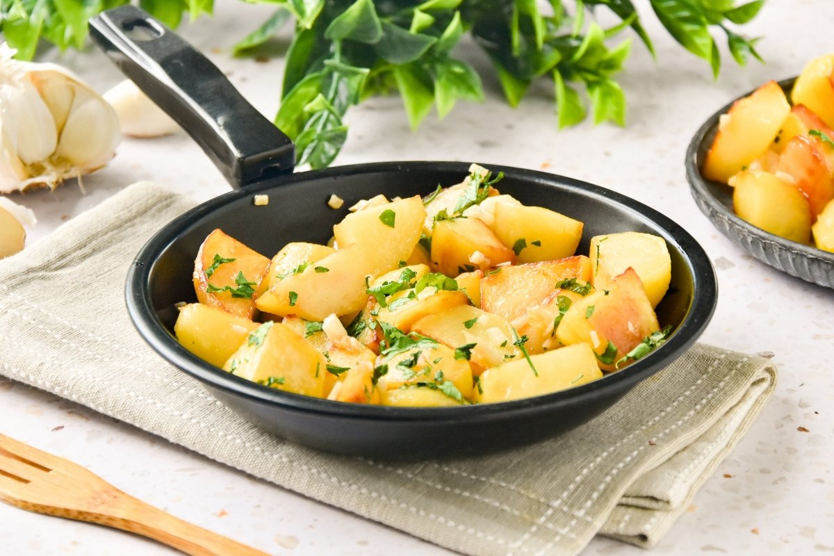 Patatas al ajillo