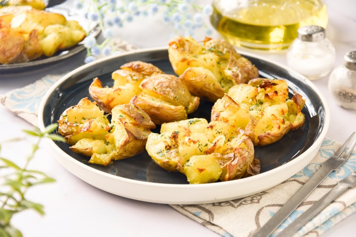 Patatas aplastadas al horno