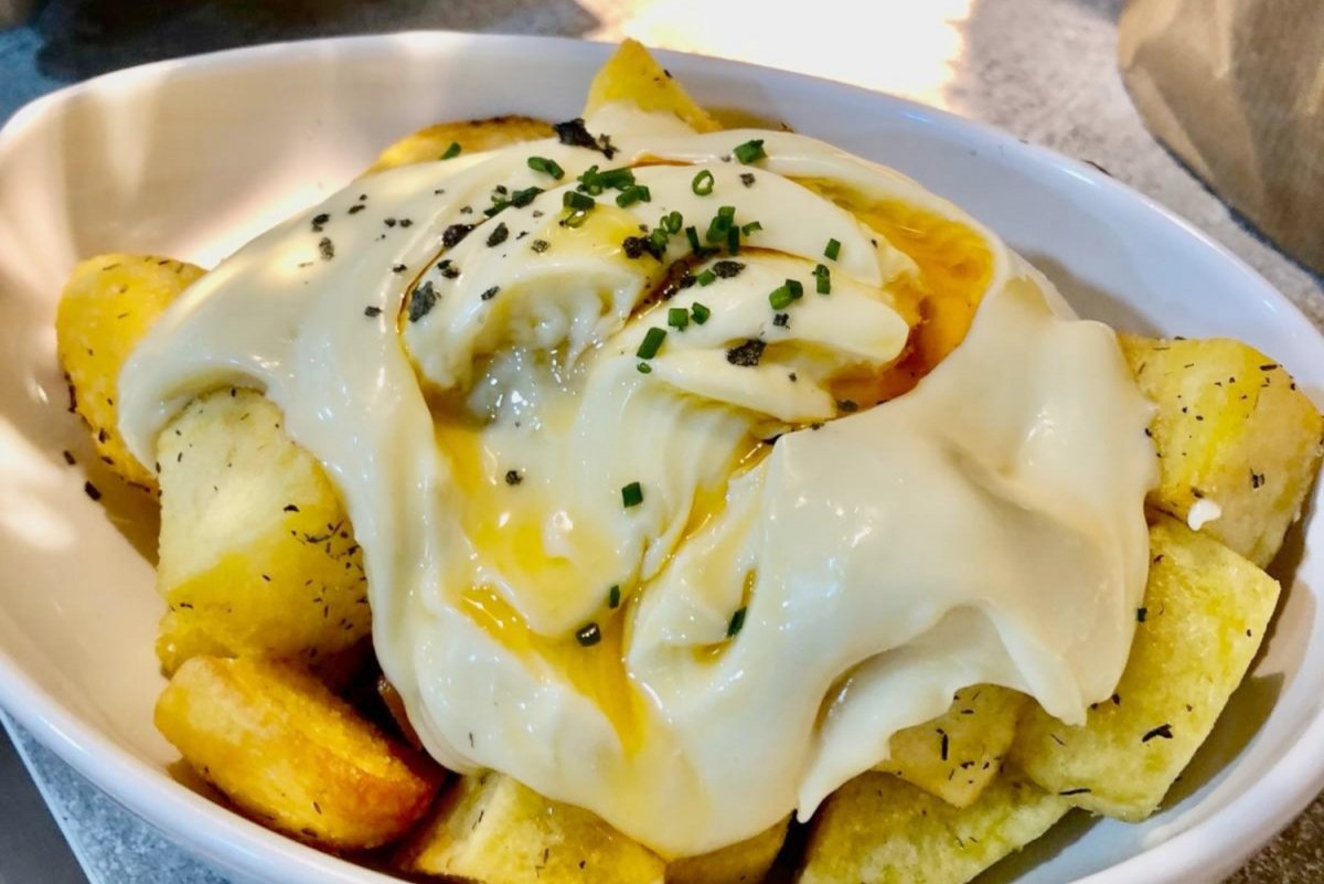 Patatas bravas del restaurante TocaTeca de Barcelona