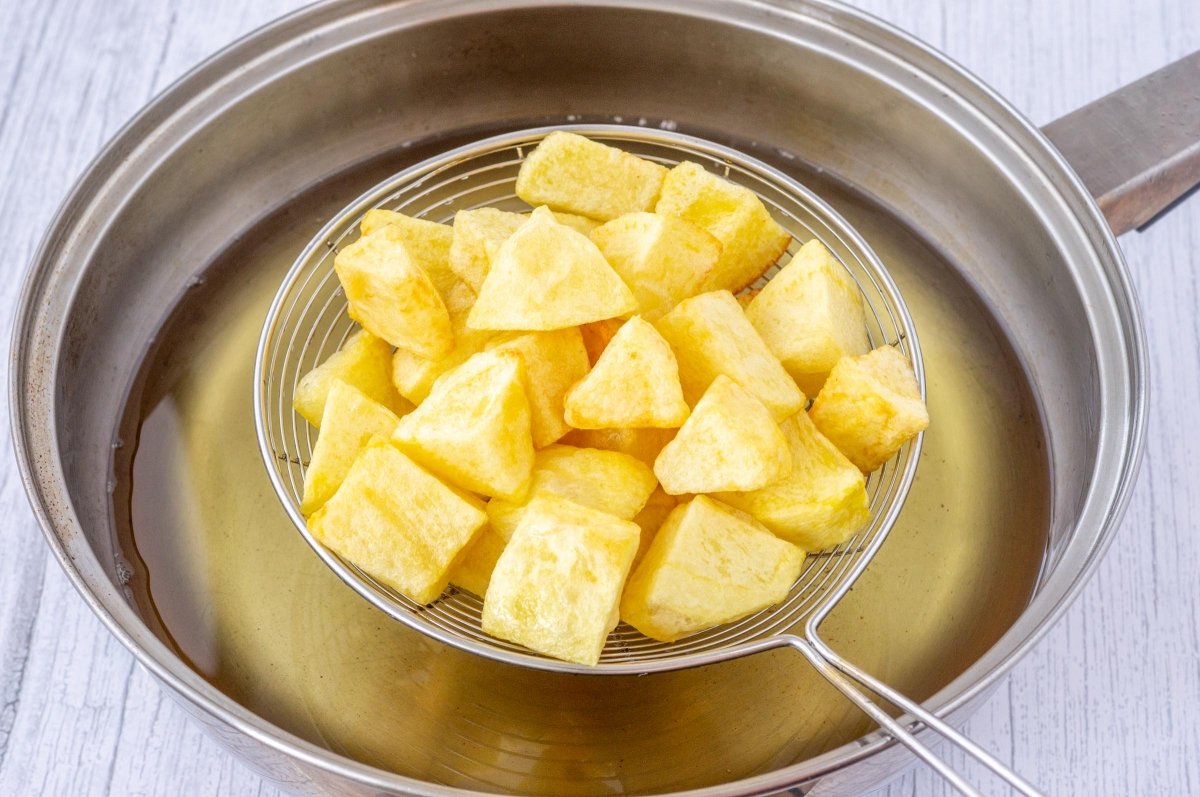 Patatas fritas para acompañar la prueba de cerdo