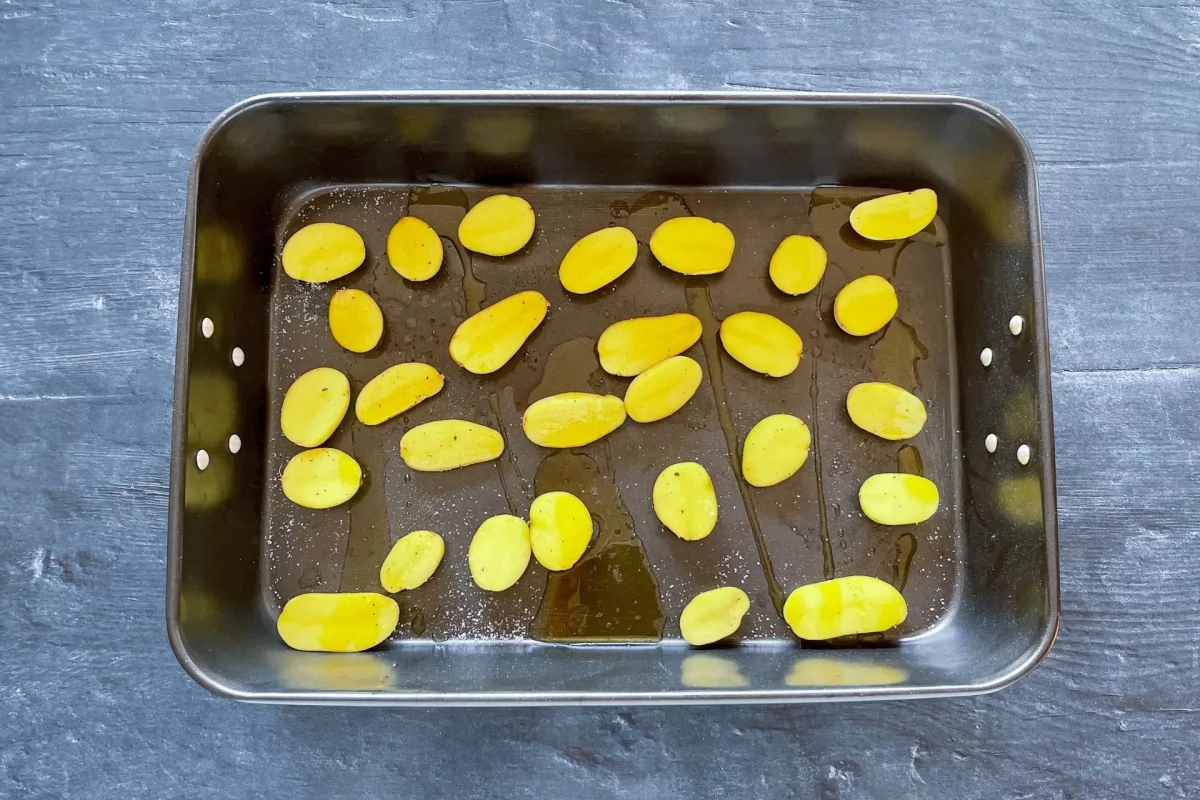 Dorada a la espalda 2 Patatas horneadas *