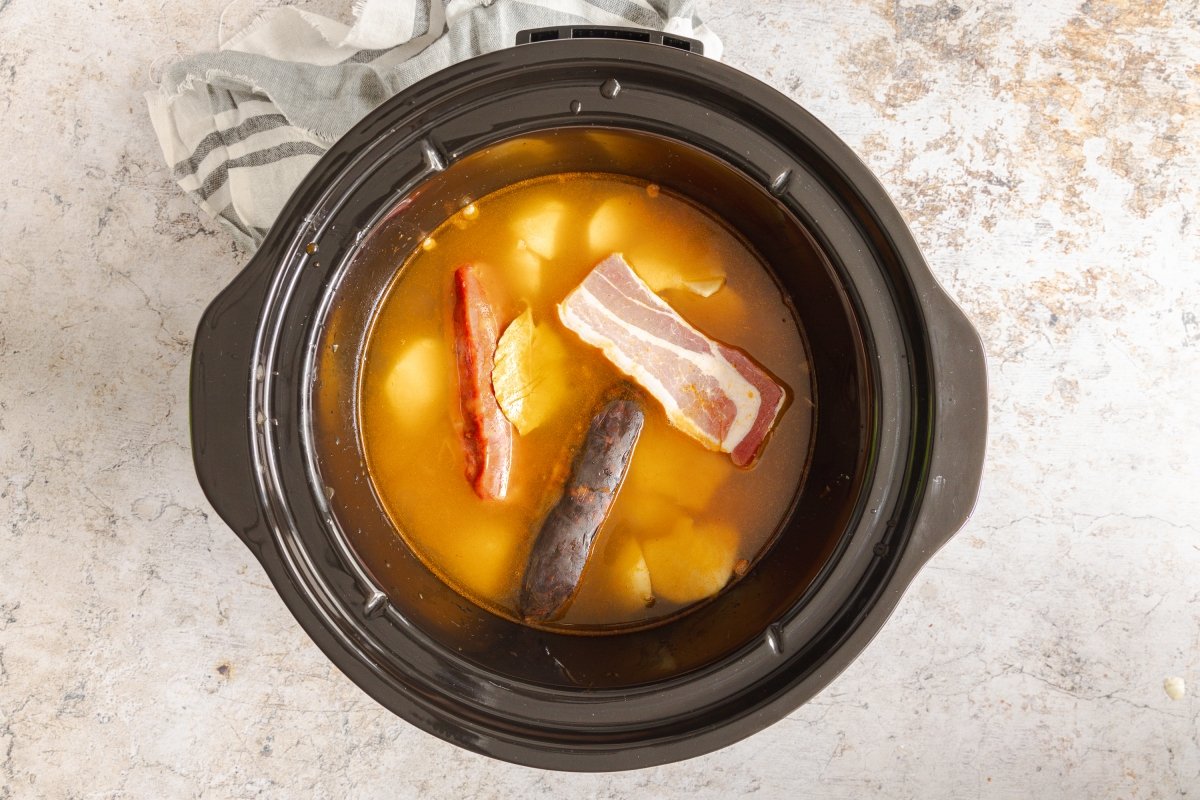 Patatas y carnes para las lentejas en Crock Pot