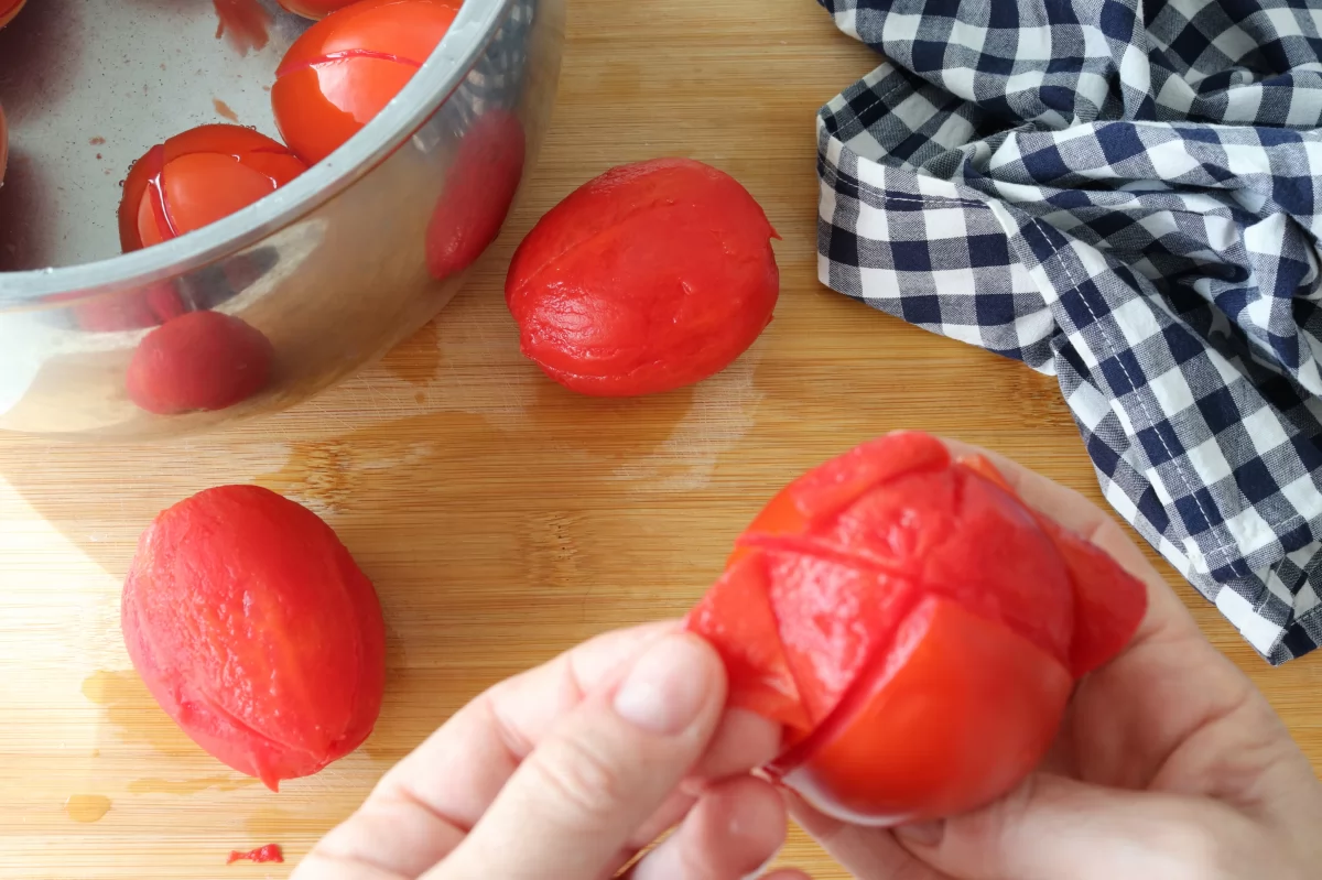 Pelar los tomates mermelada de tomate