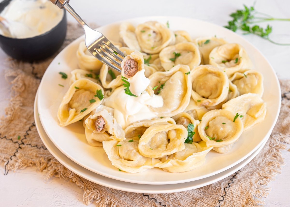 Pelmeni mostrando el relleno