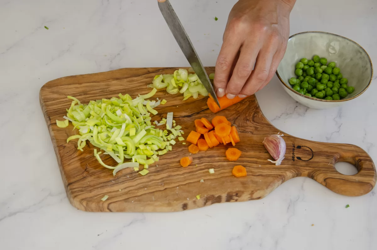 Cocinando el guiso: agregando sabor