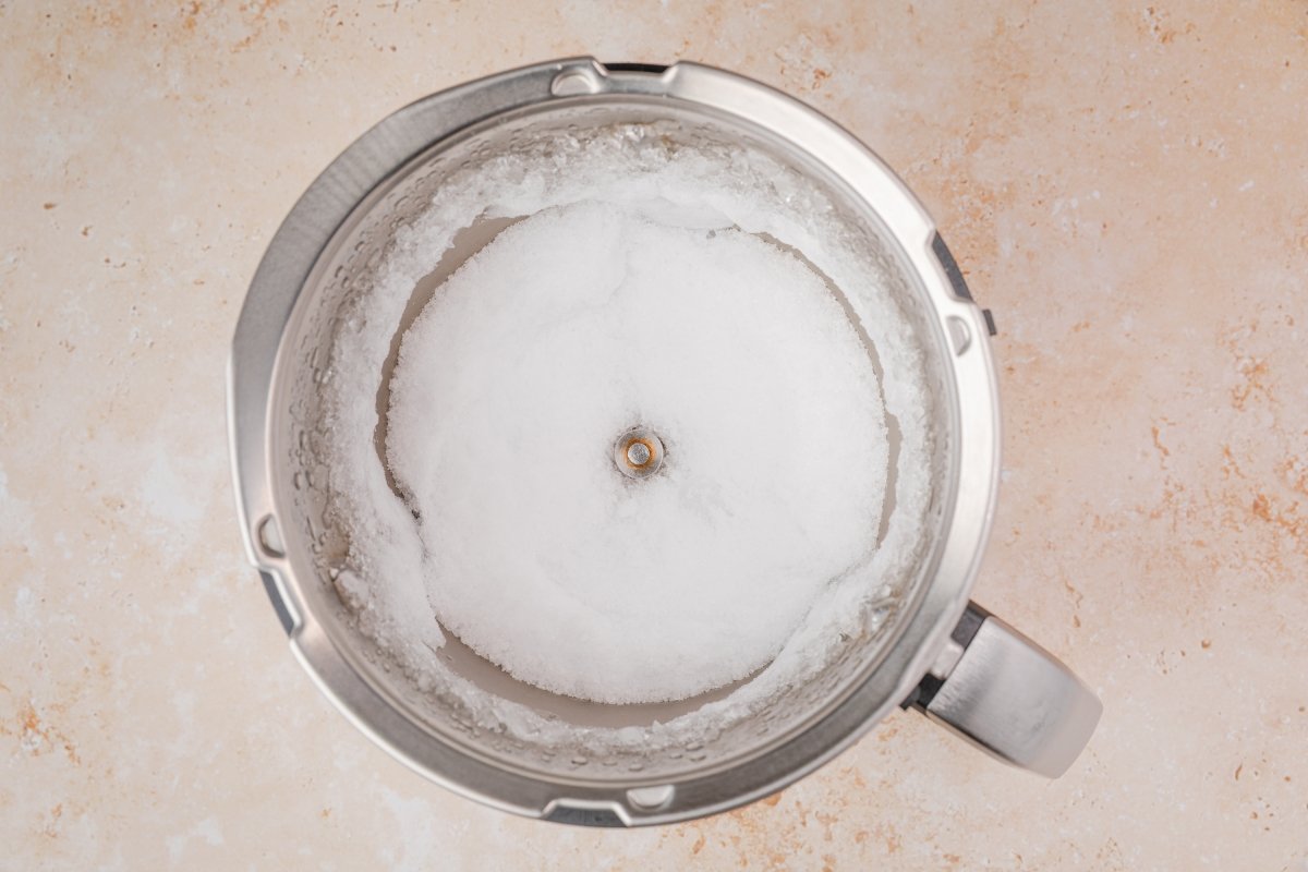 Picando hielo para el sorbete de café