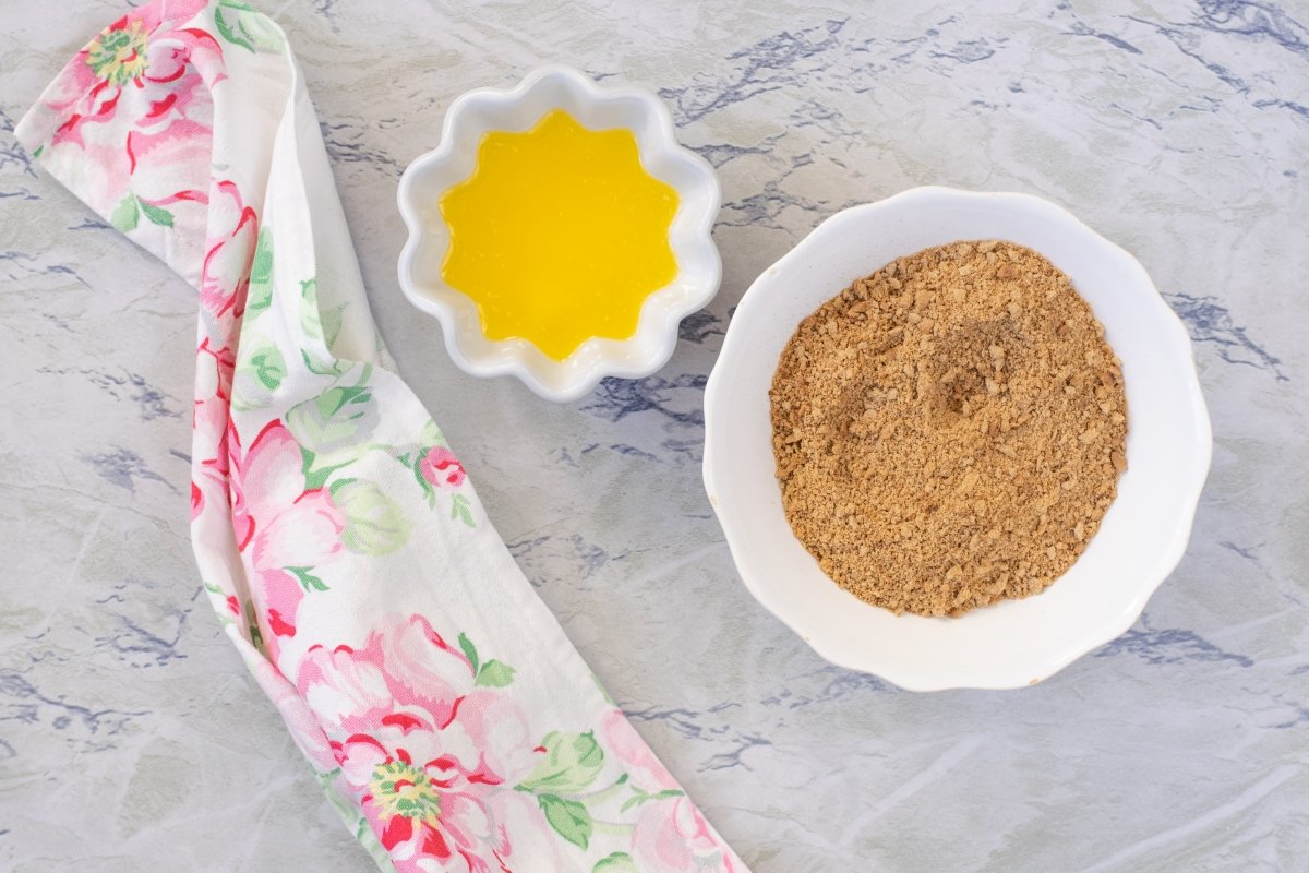 picar galletas y derretir mantequilla tarta de queso y limón