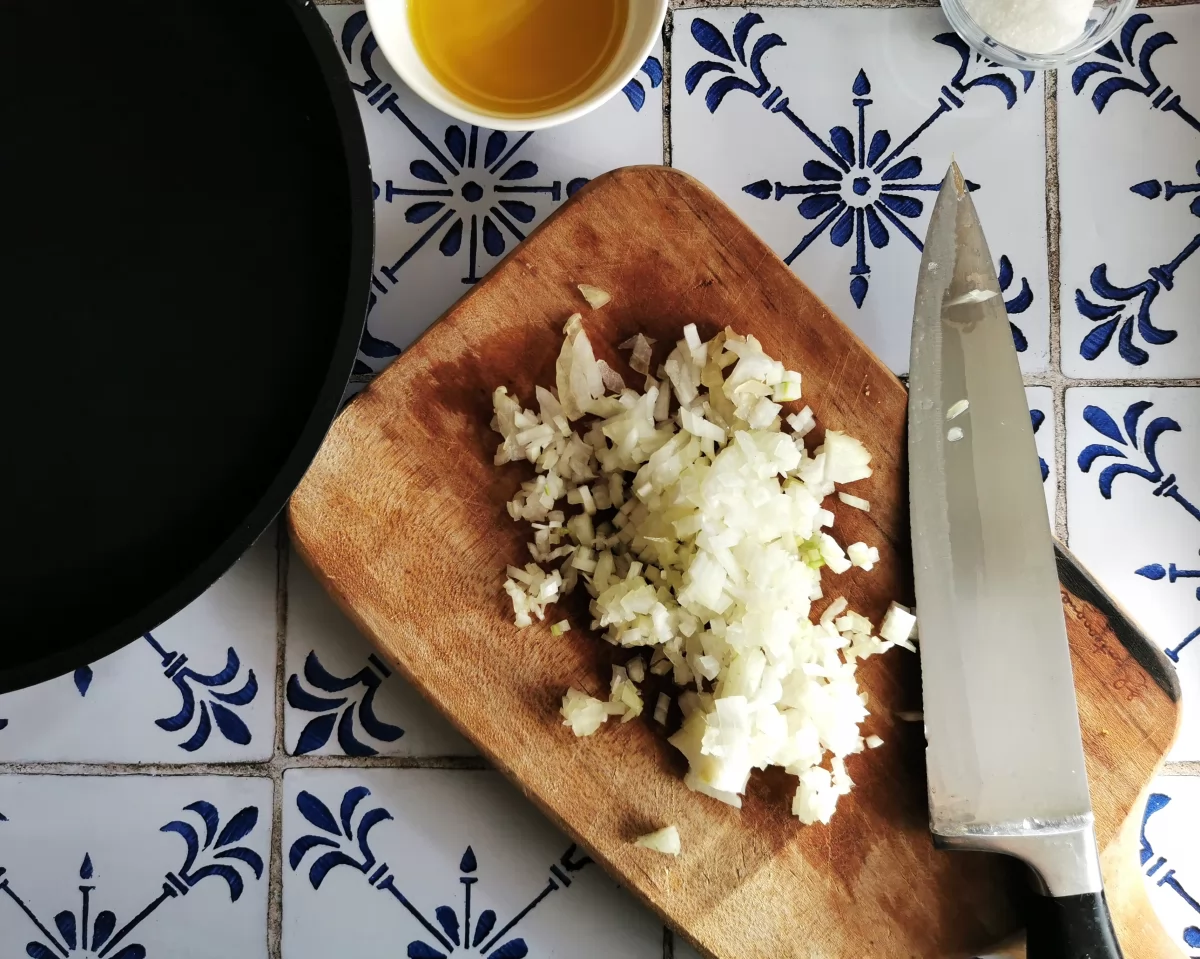 Risotto de tomate y parmesano 2 Picar la cebolla muy finamente *